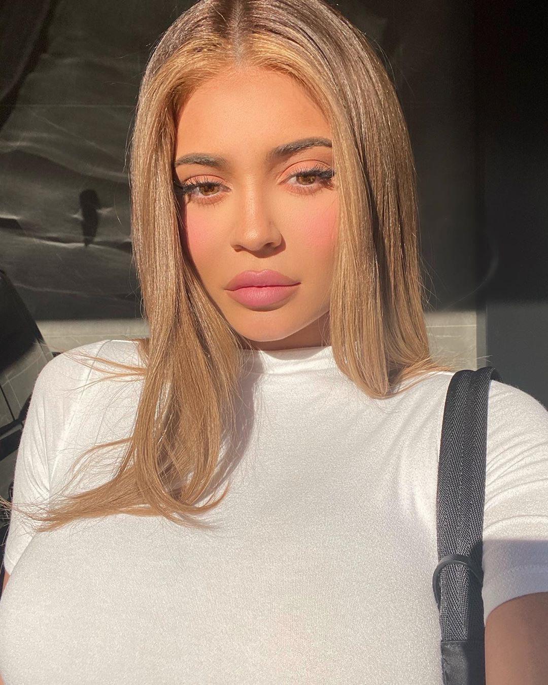 I wanna cum all over Kylie Jenner's face