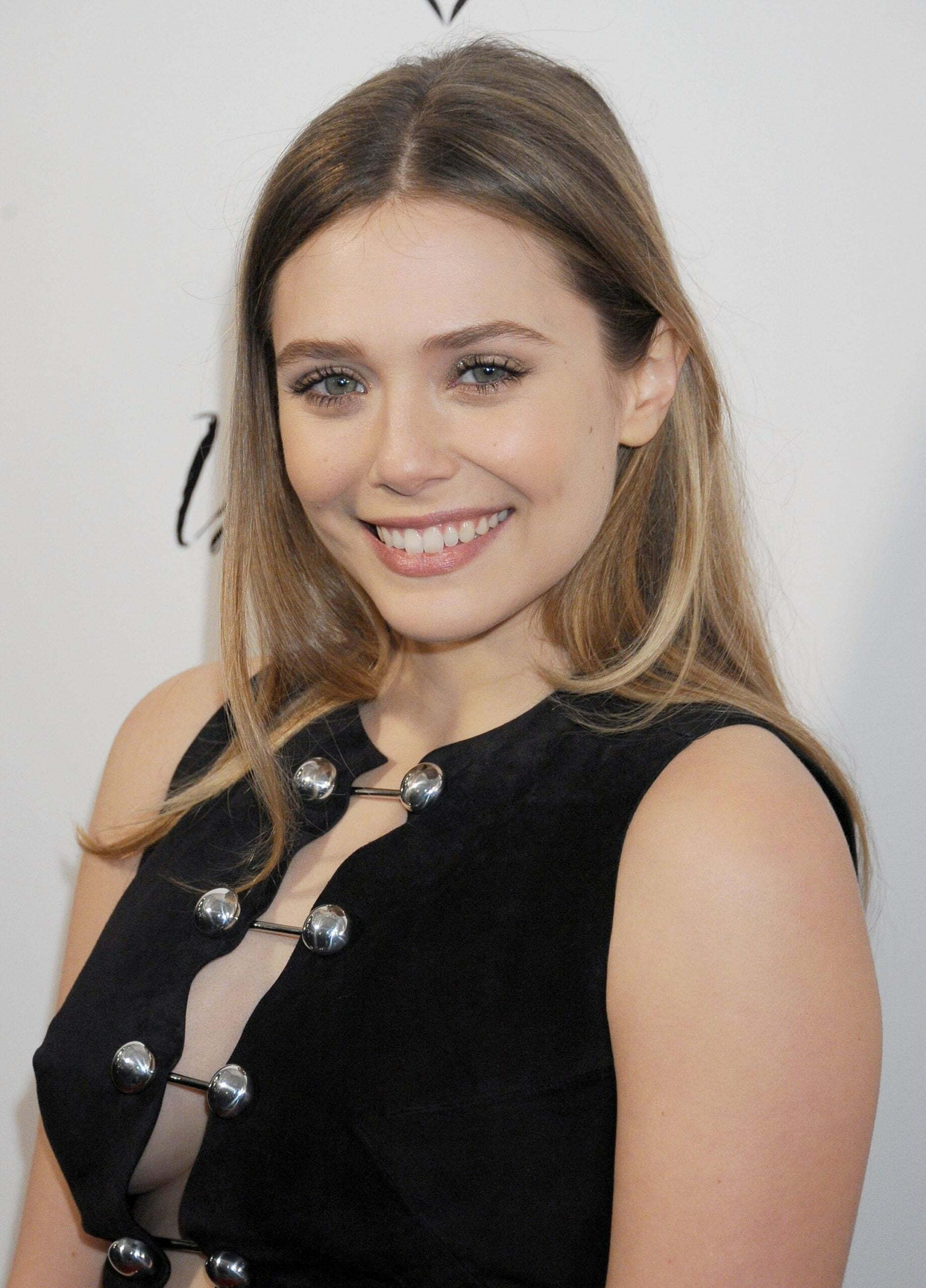 I wanna cum in Elizabeth Olsen's throat