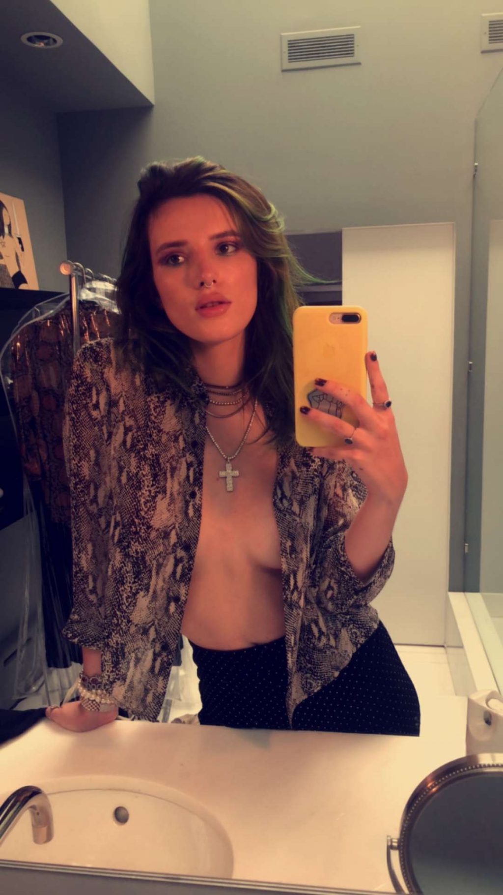 Bella Thorne Braless (1 New Pic)