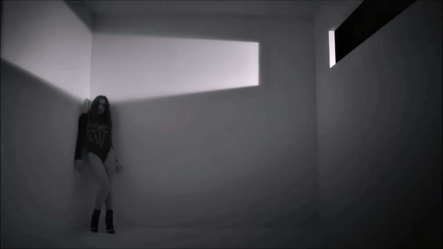 Hailee Steinfeld spreading her legs open to get fucked hard against that wall.