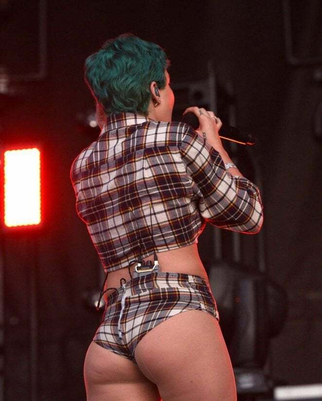 Halsey needs a large cock up her ass. Imagine her getting fucked on stage in front of hundreds of people...