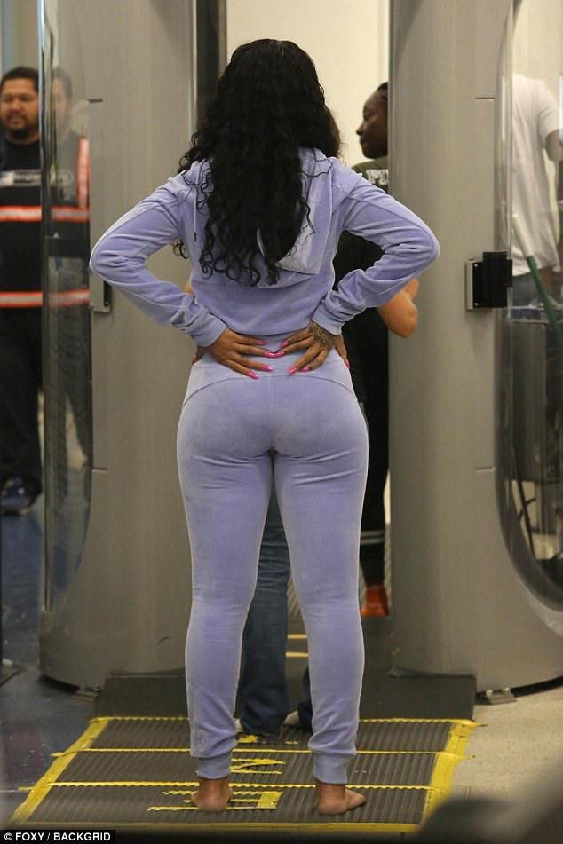 I wanna fuck Rihanna’s thick ass with doing pronebone