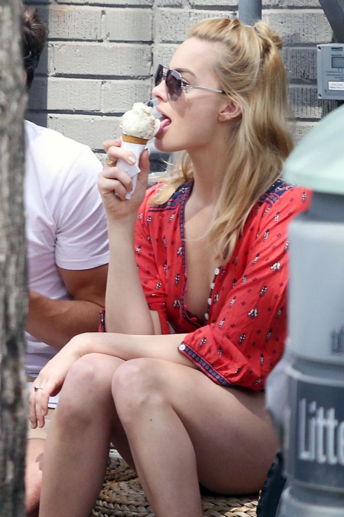 I want Margot Robbie to lick me like that.