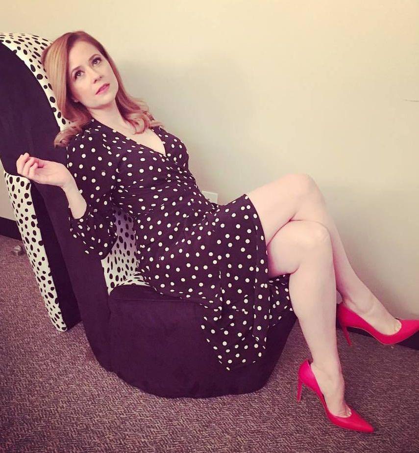 Jenna Fischer is undoubtedly a top milf. Let’s chat buds