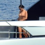 Kourtney Kardashian Sexy (9 Photos)