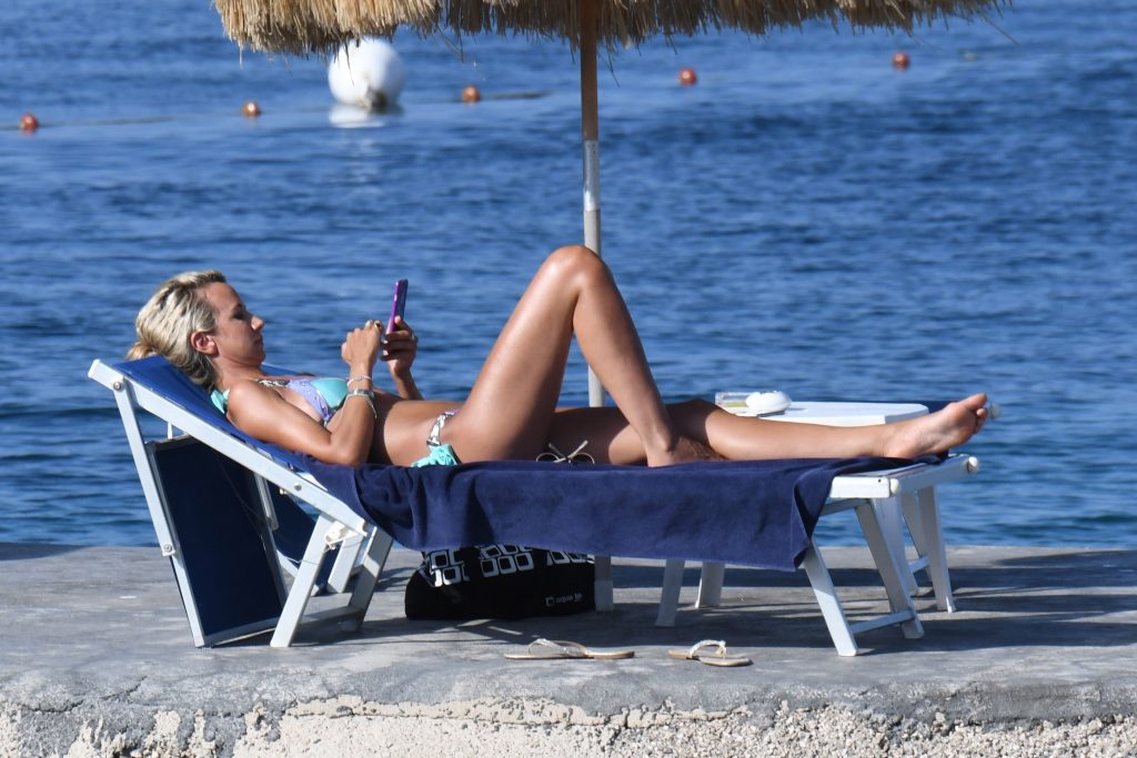 Lady Victoria Hervey Sexy (33 Photos)