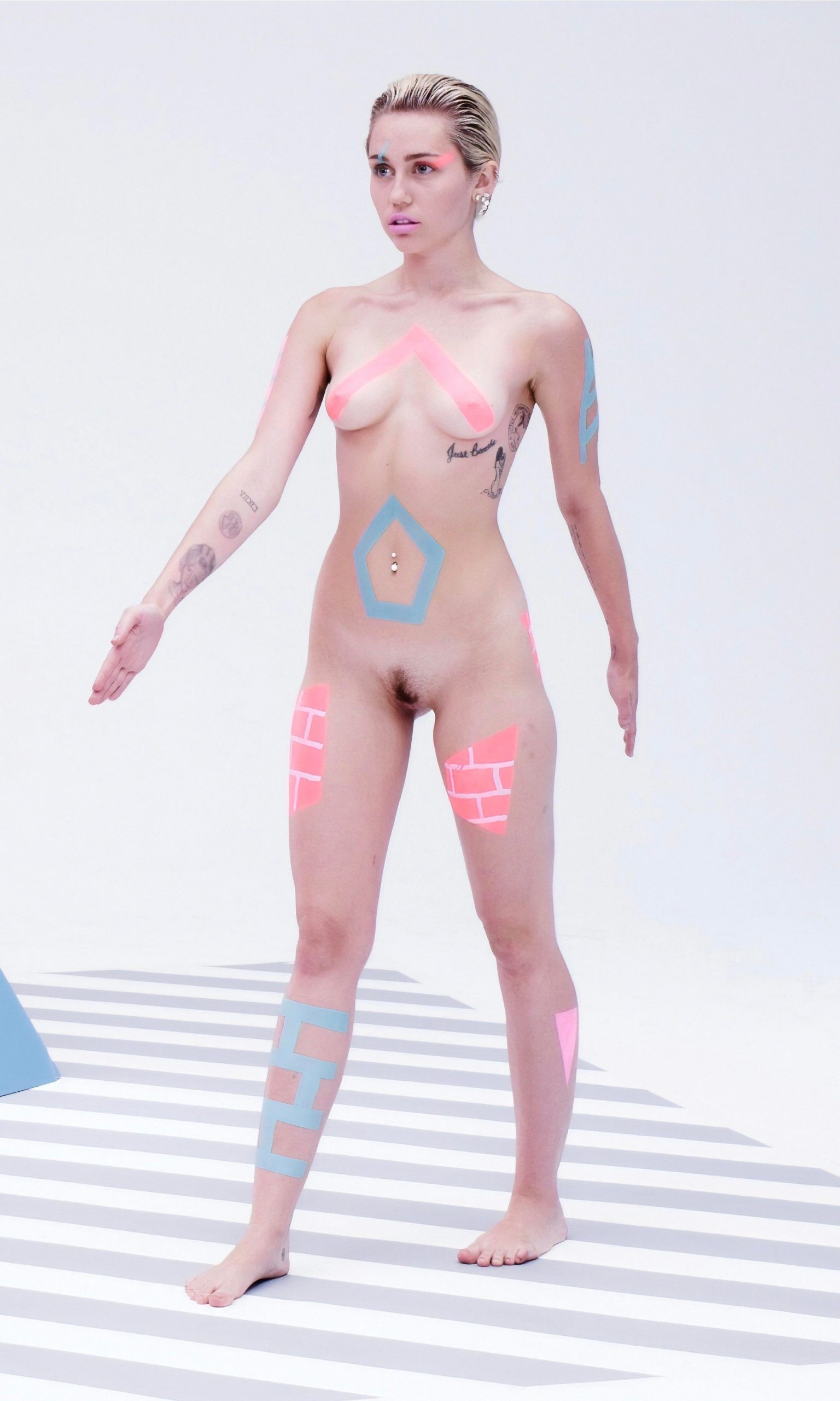 Miley Cyrus full body nude (4K, framed)