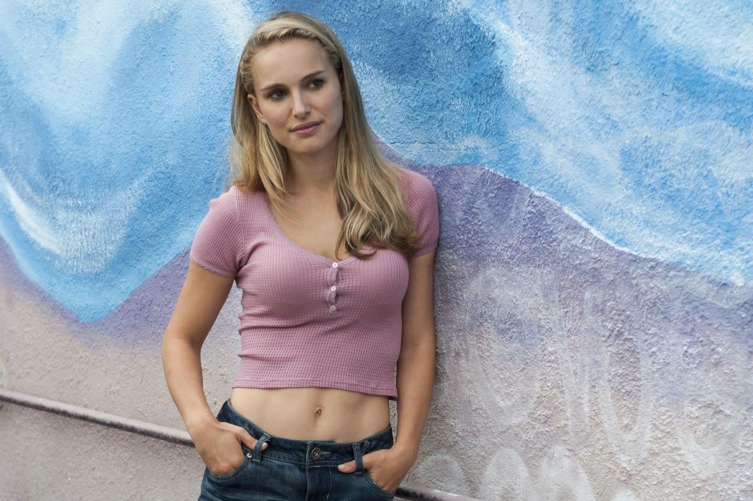 Mommy Natalie Portman has me throbbing, it’s so difficult to edge to her. I really wish I could just pump my load into her perfectly flat belly right now