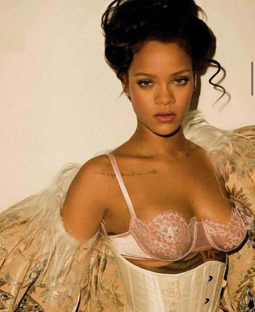 Rihanna is still one of the hottest celebs of all time 🥵