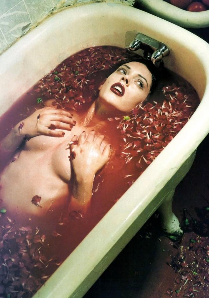 Rose McGowan in the tub