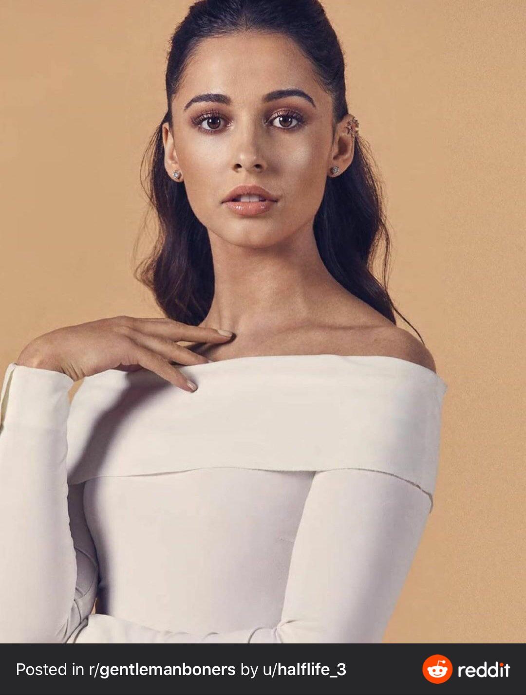 Underrated celeb whore Naomi Scott should get all our loads as a nice birthday present ??