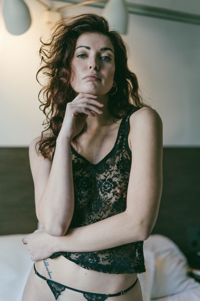 Richelle Oslinker Topless (10 Photos)