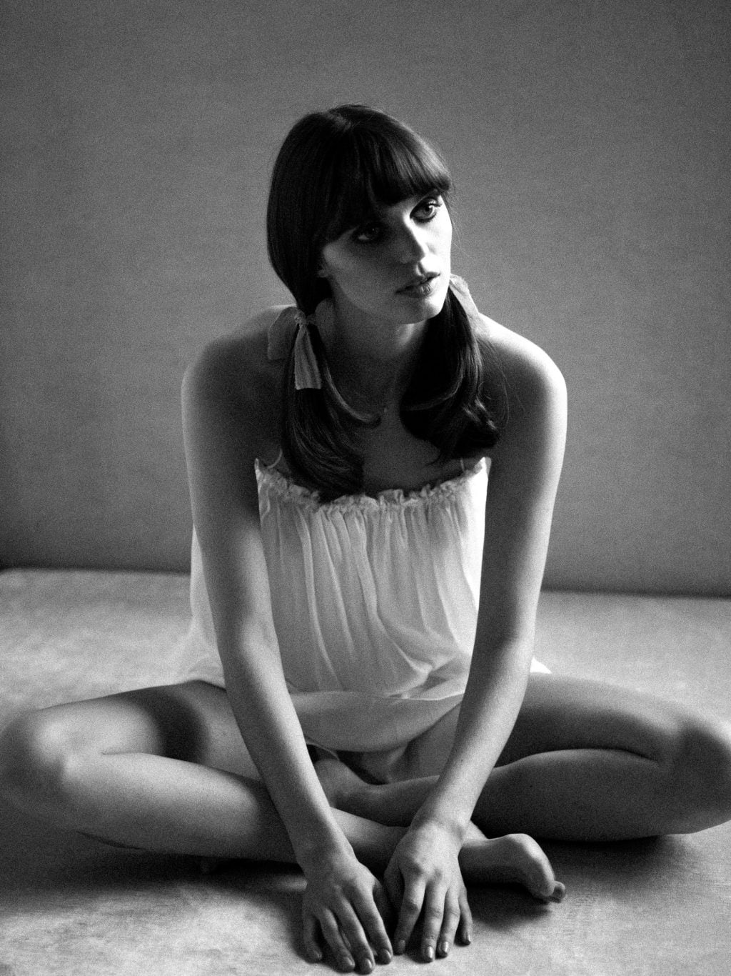 Lola McDonnell Nude & Sexy (11 Photos)