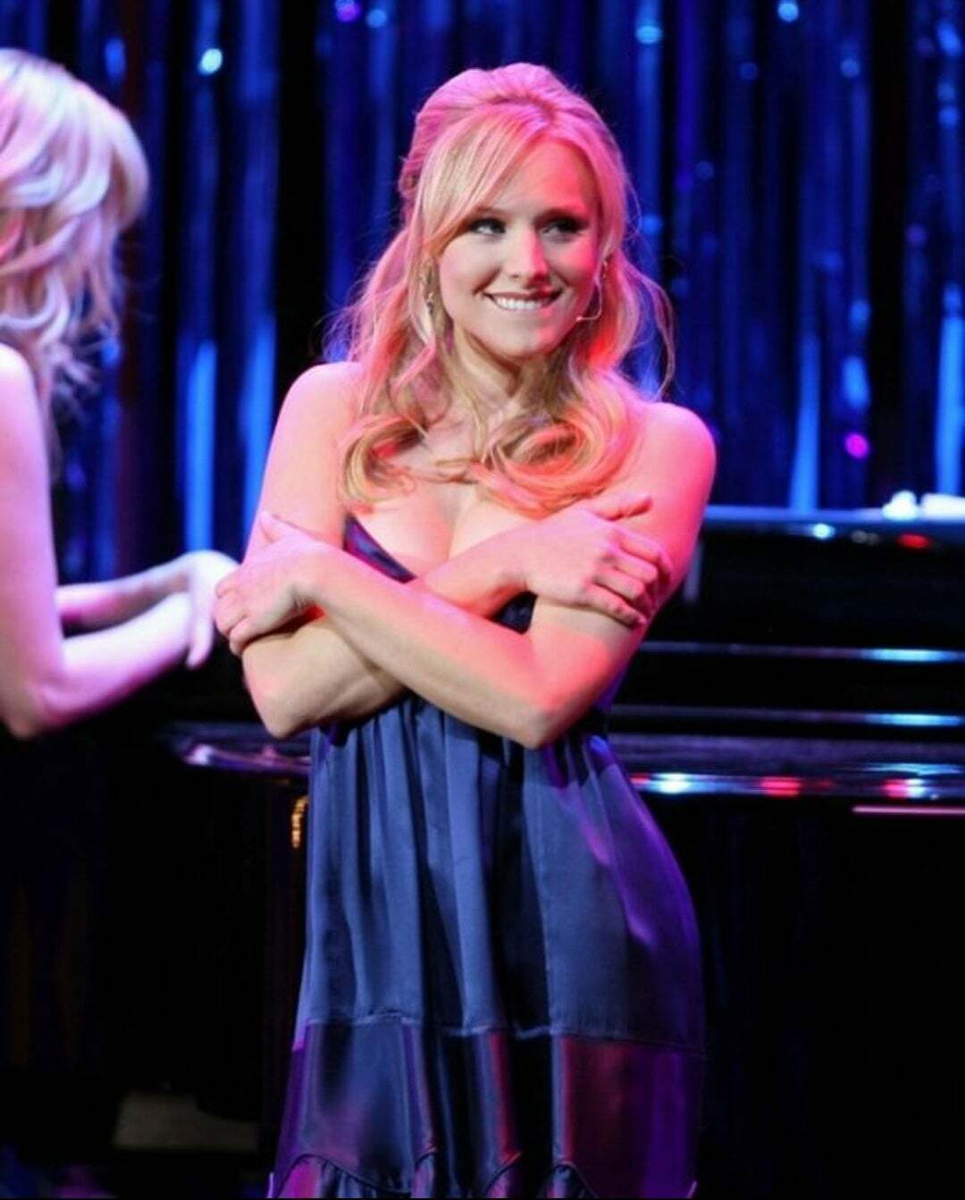 Kristen Bell getting undress like this would be sexy AF... I might embarrass myself by climaxing before we even fuck