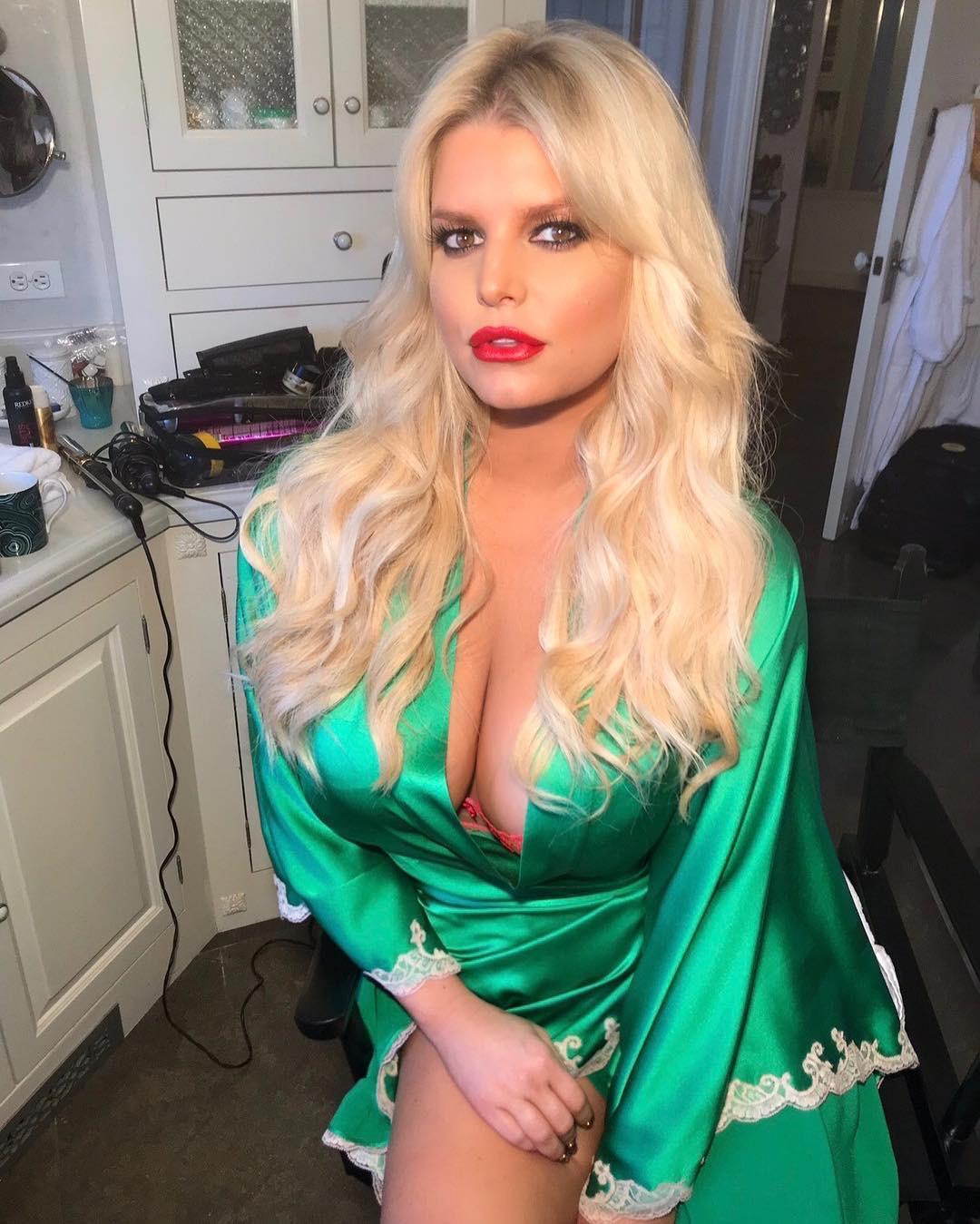 Edging to Jessica Simpson’s big tits and other busty celebs. Finish me