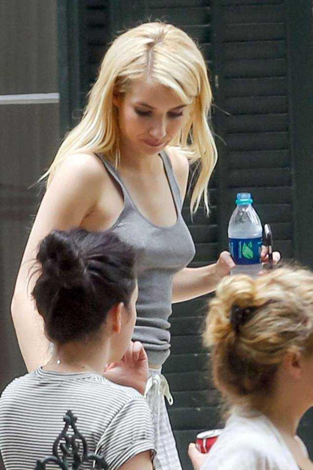 Emma Roberts' two crushable fistfulls