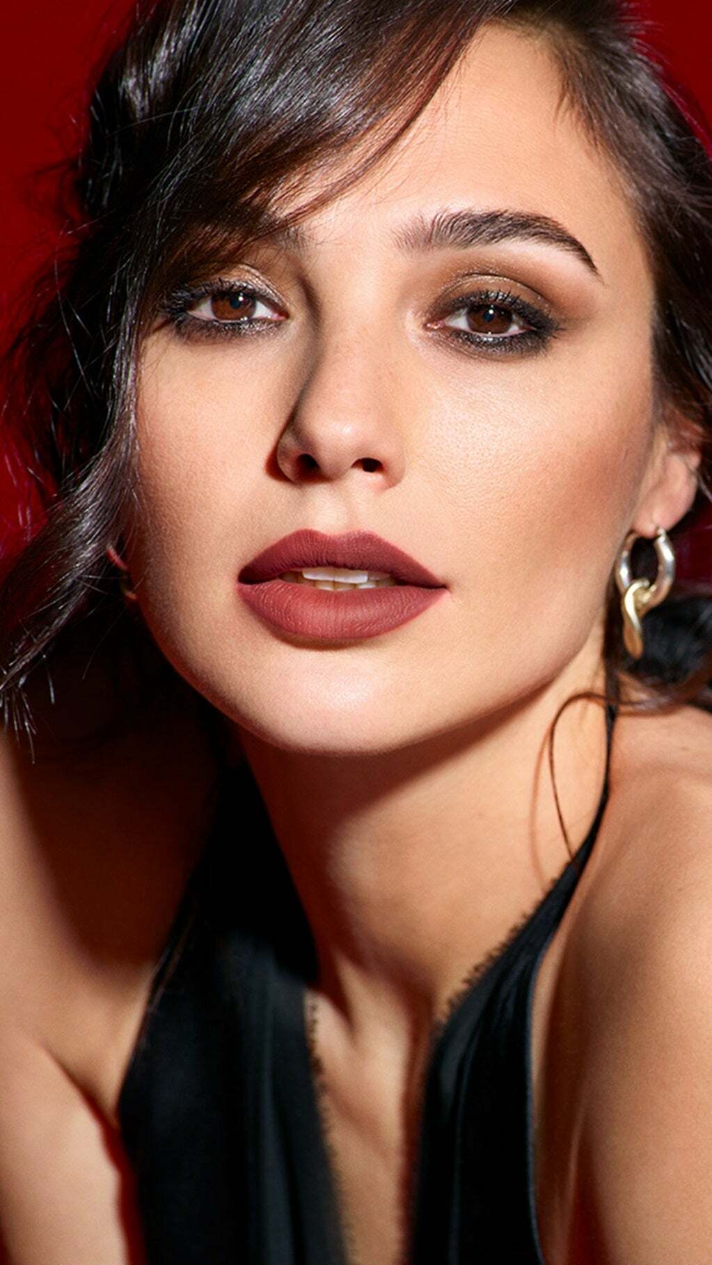 I want Gal Gadot to wrap her tight pussy around my hard cock and ride me