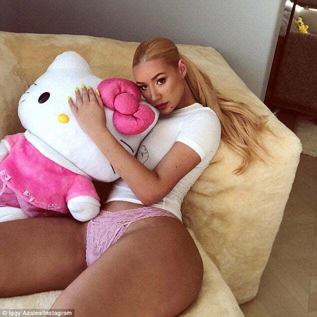 Iggy Azalea has such big ducking thighs