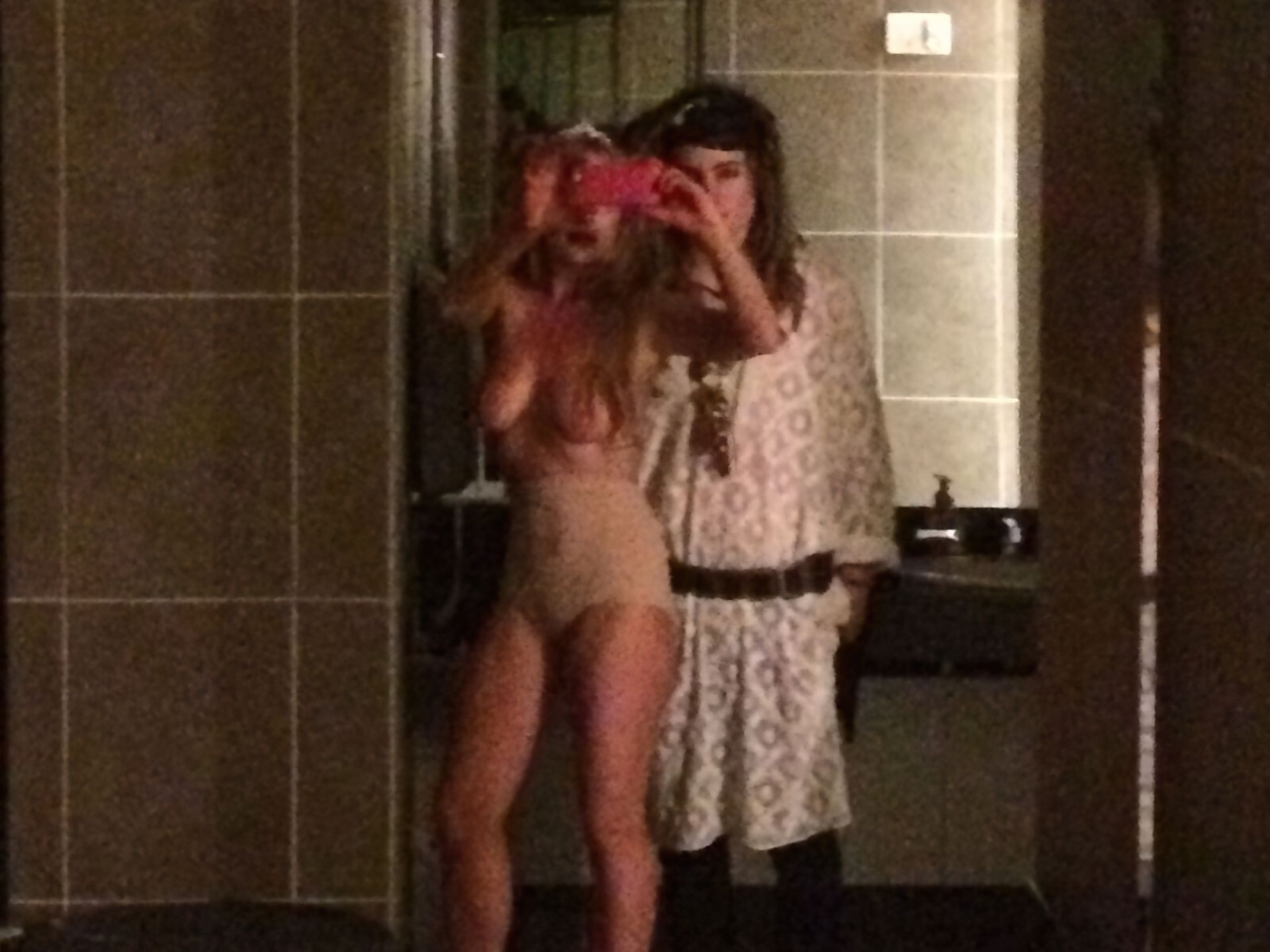 Leaked photos nude lohan lindsay Lindsay Lohan