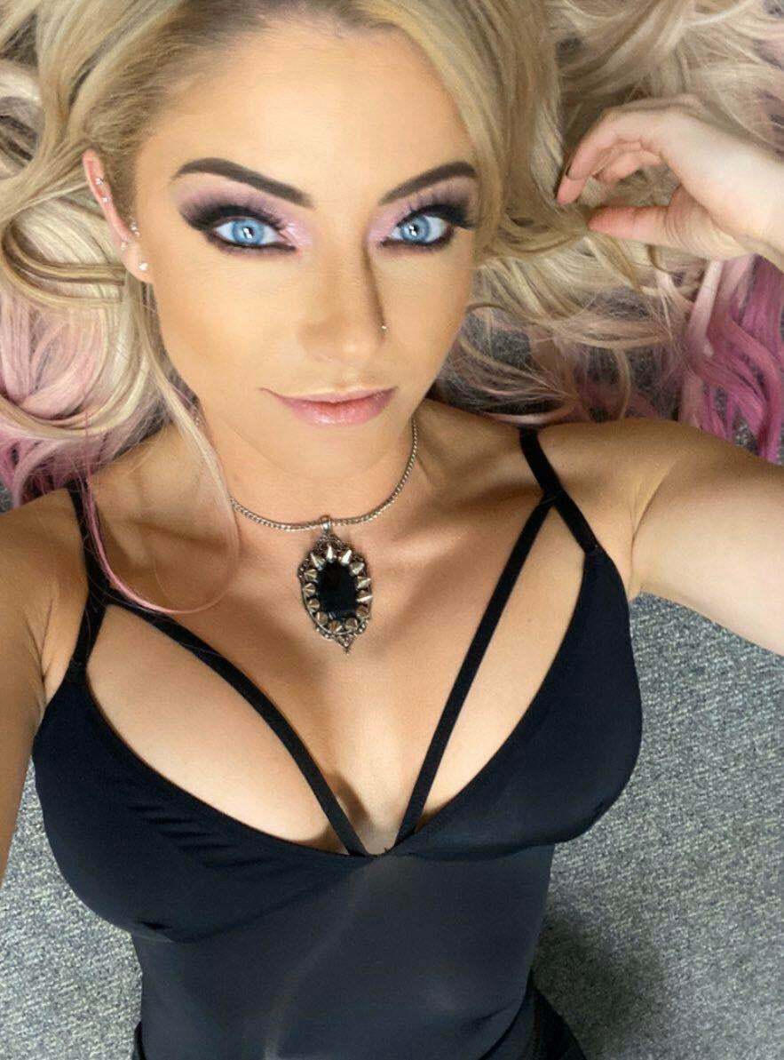 Alexa Bliss would be amazing to facefuck and shoot ropes all over.