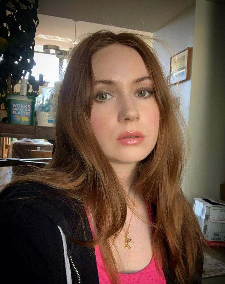 Just want to face fuck Karen Gillan and cum all over that pretty face 😊