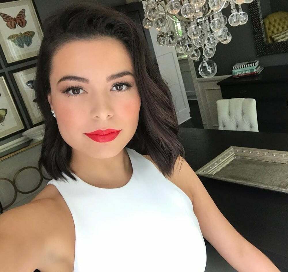 Miranda Cosgrove - red lipstick