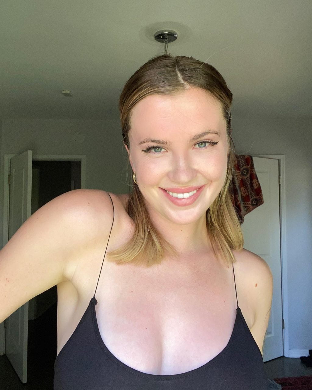 Ireland Baldwin Cleavage