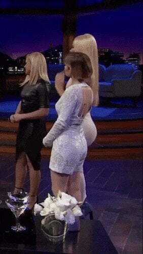 Iggy Azalea’s ass side profile in that dress is ridiculous