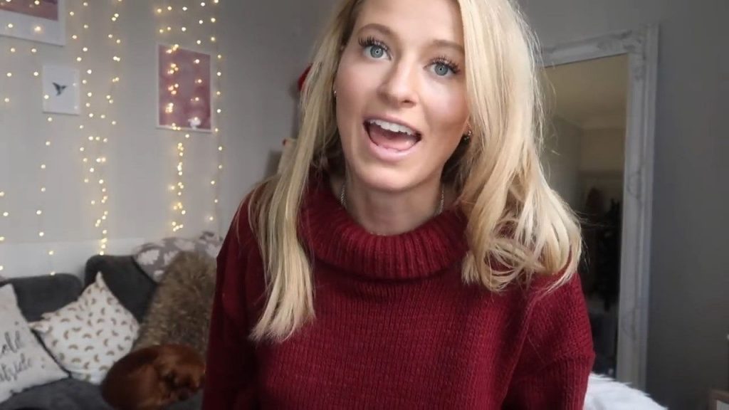 Meggan Grubb Nip Slip (3 Pics + GIF & Video)