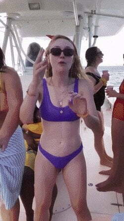 Dakota Fanning has an amazing body