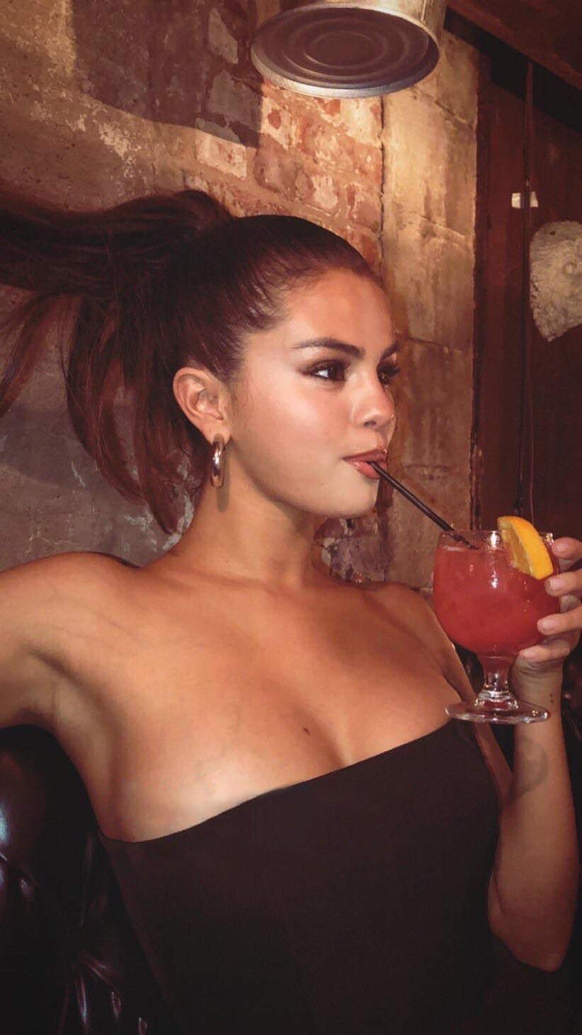 God I would love to pull down Selena Gomezs top