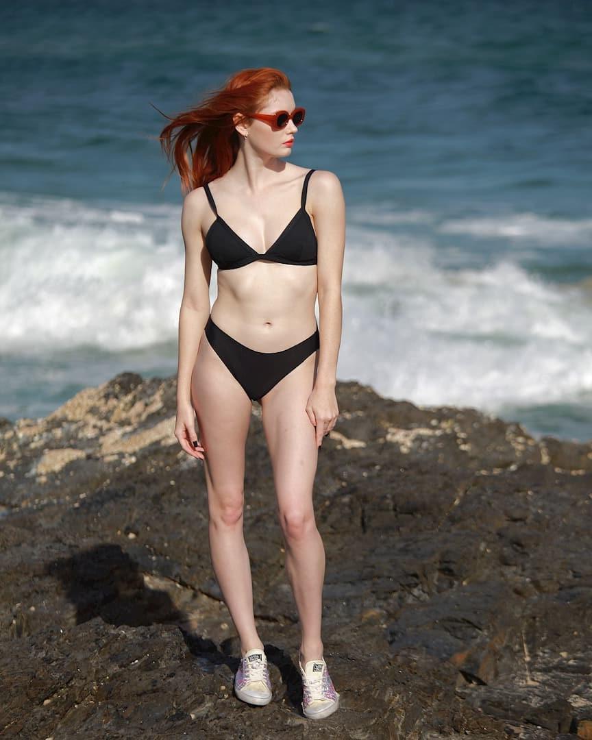 Karen Gillans gorgeous tight pale body is made for rough