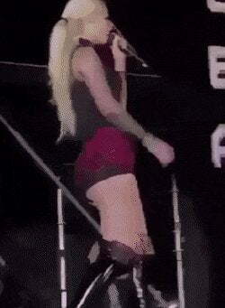I’d love to lick Iggy Azaleas ass hole after she got done performing