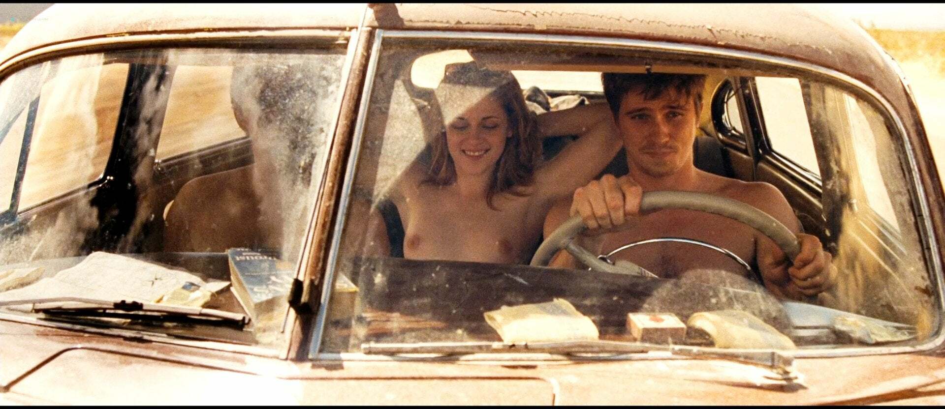 Kristen Stewart topless on the road