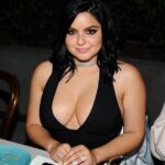 Ariel Winter wants you to stare at her fat boobs and edge yourself until you can't take it anymore