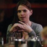 Hayley Atwell removing her wedding ring