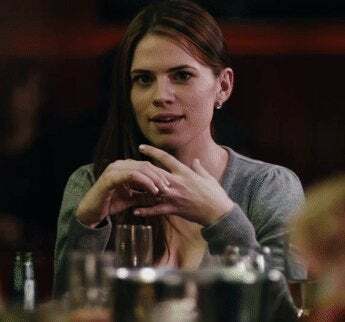 Hayley Atwell removing her wedding ring