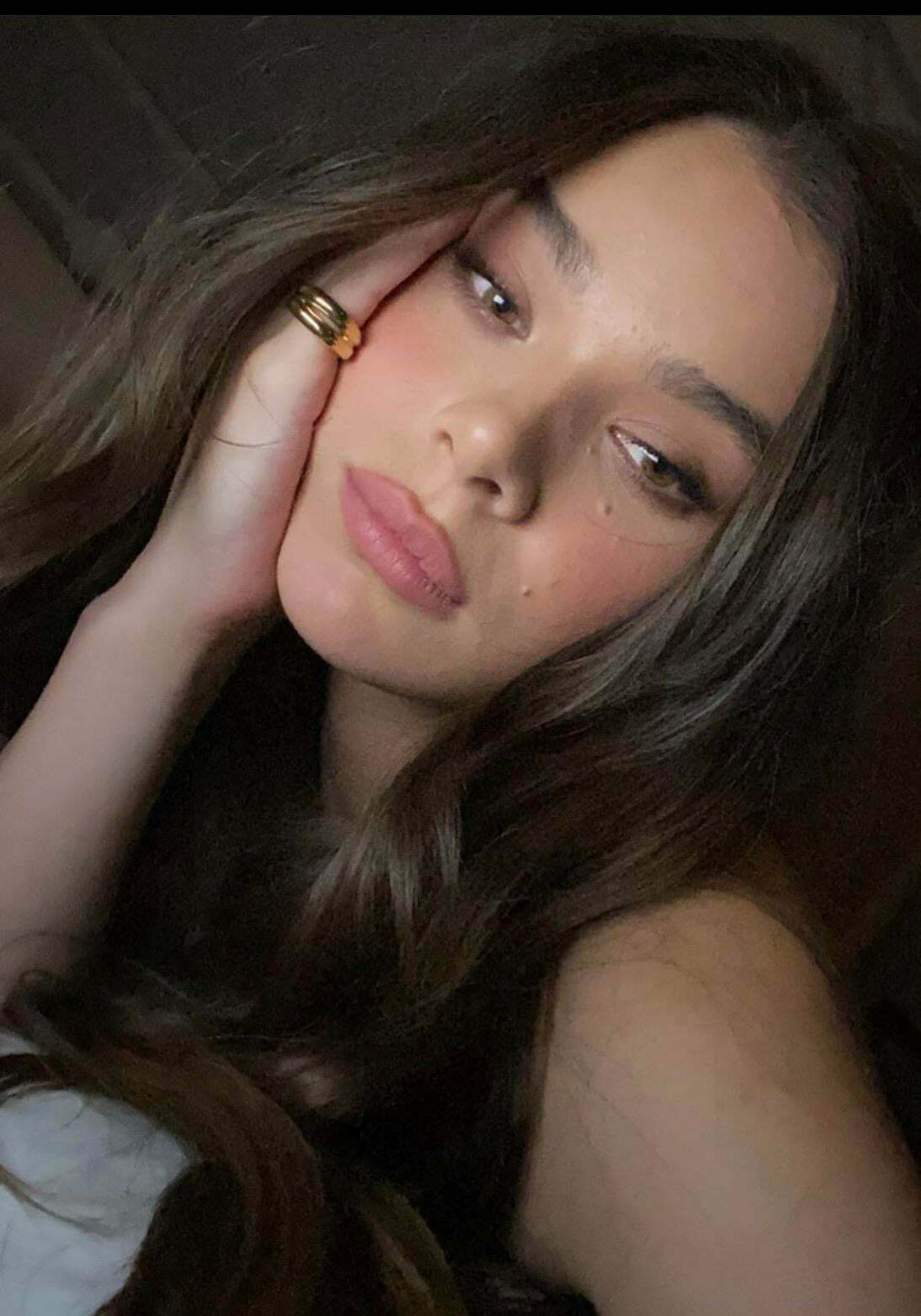 You can't resist in jizzing in Hailee Steinfeld pretty tace