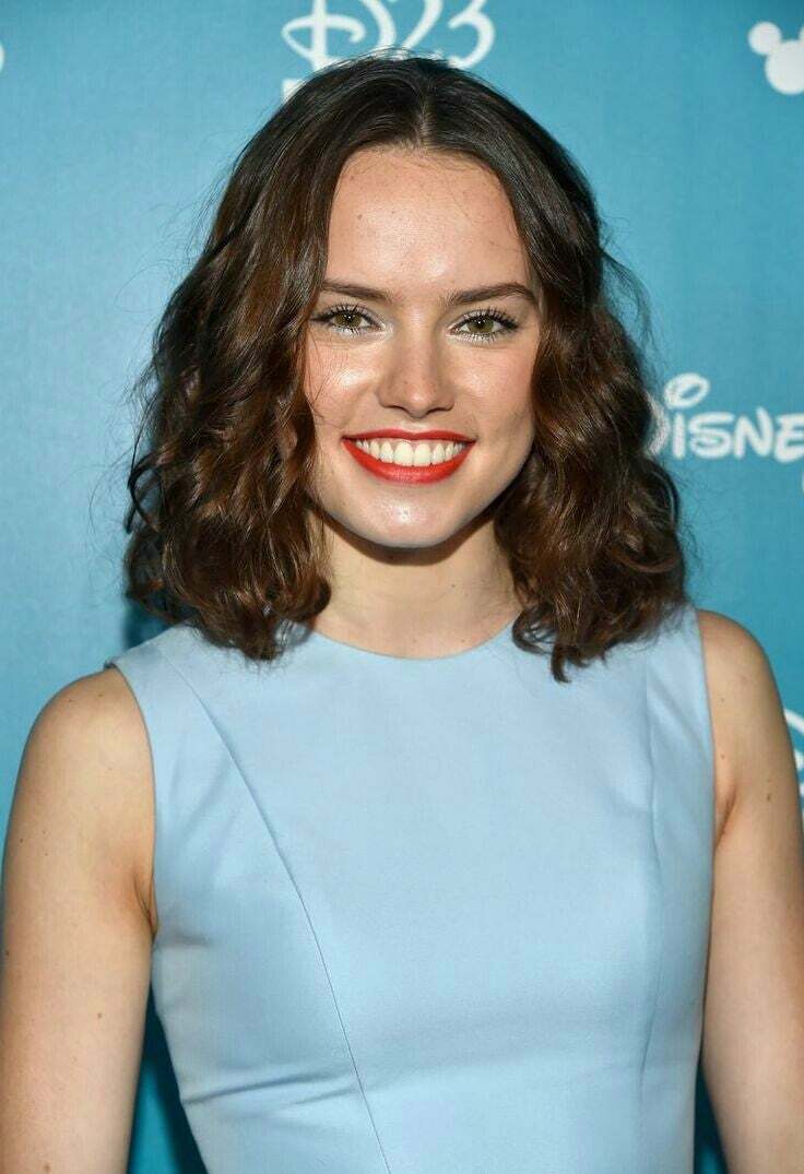 Daisy Ridley is a great cocksucker and i want to see her lovely face dripping of cum