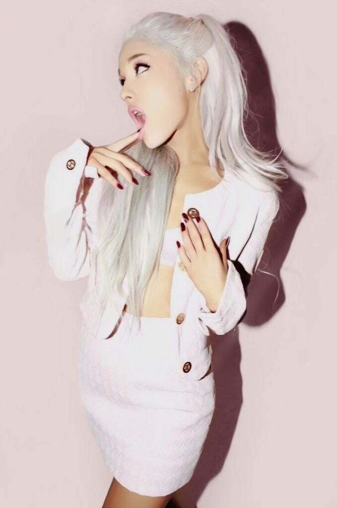 Ariana Grande is looking like a dumb blonde waiting for her holes to be filled.