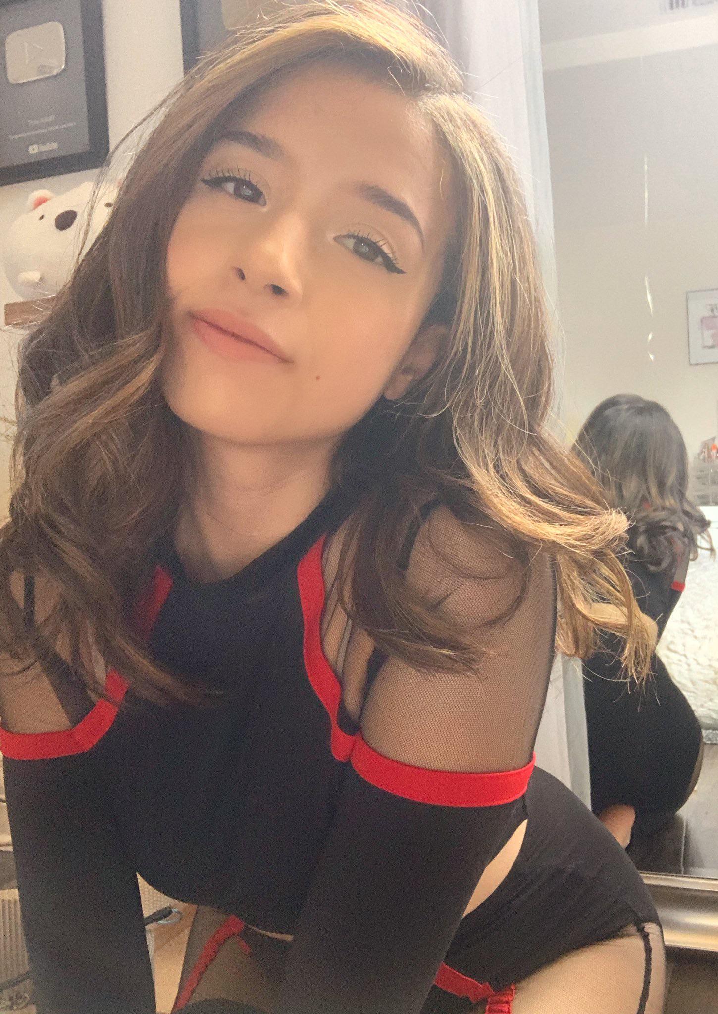 I love how Pokimane makes sure her ass is also in this pic