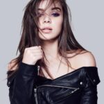 Love Hailee Steinfeld