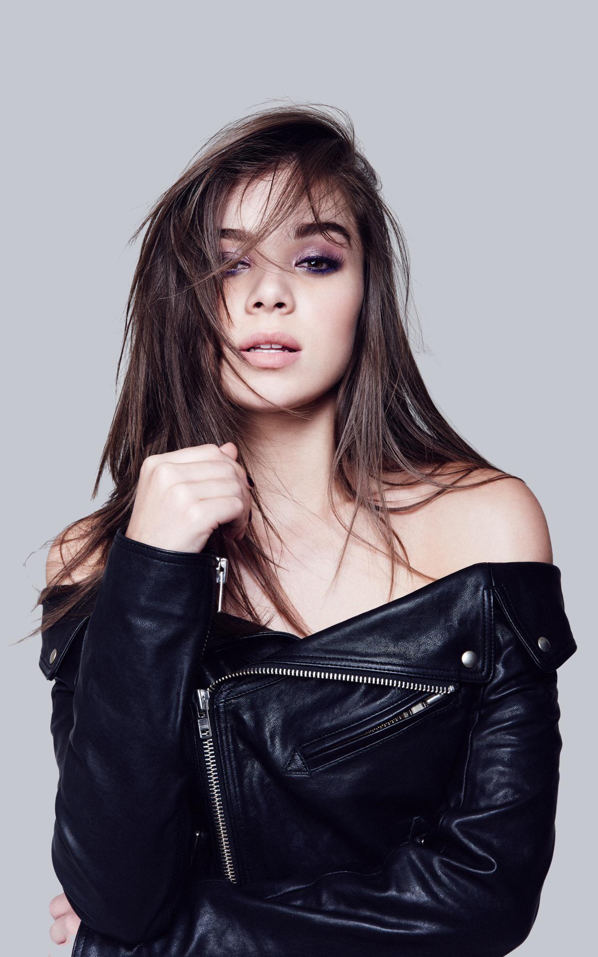 Love Hailee Steinfeld