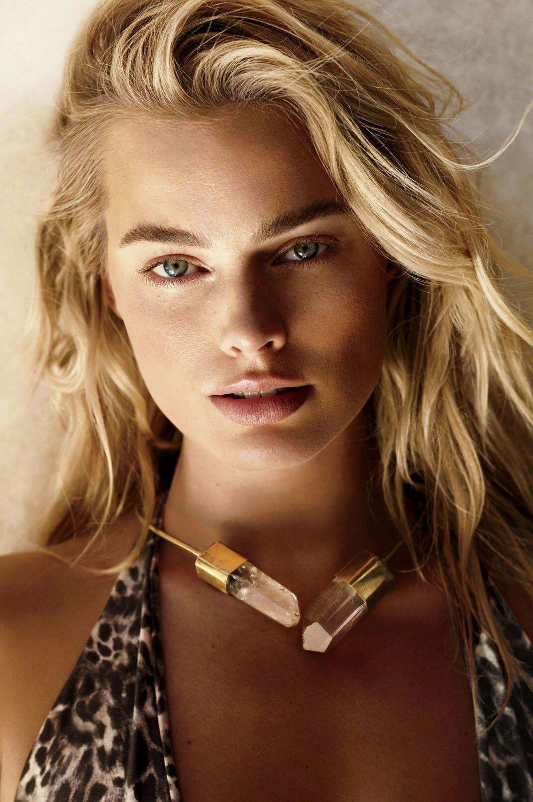 Imagine Margot Robbie sucking your cock as cum drips down her chin