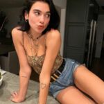 Dua Lipa makes me so hard that i have no choice but to grip and stroke. She's the perfect combination of sexy and cute that makes me want to bust 🤍👅