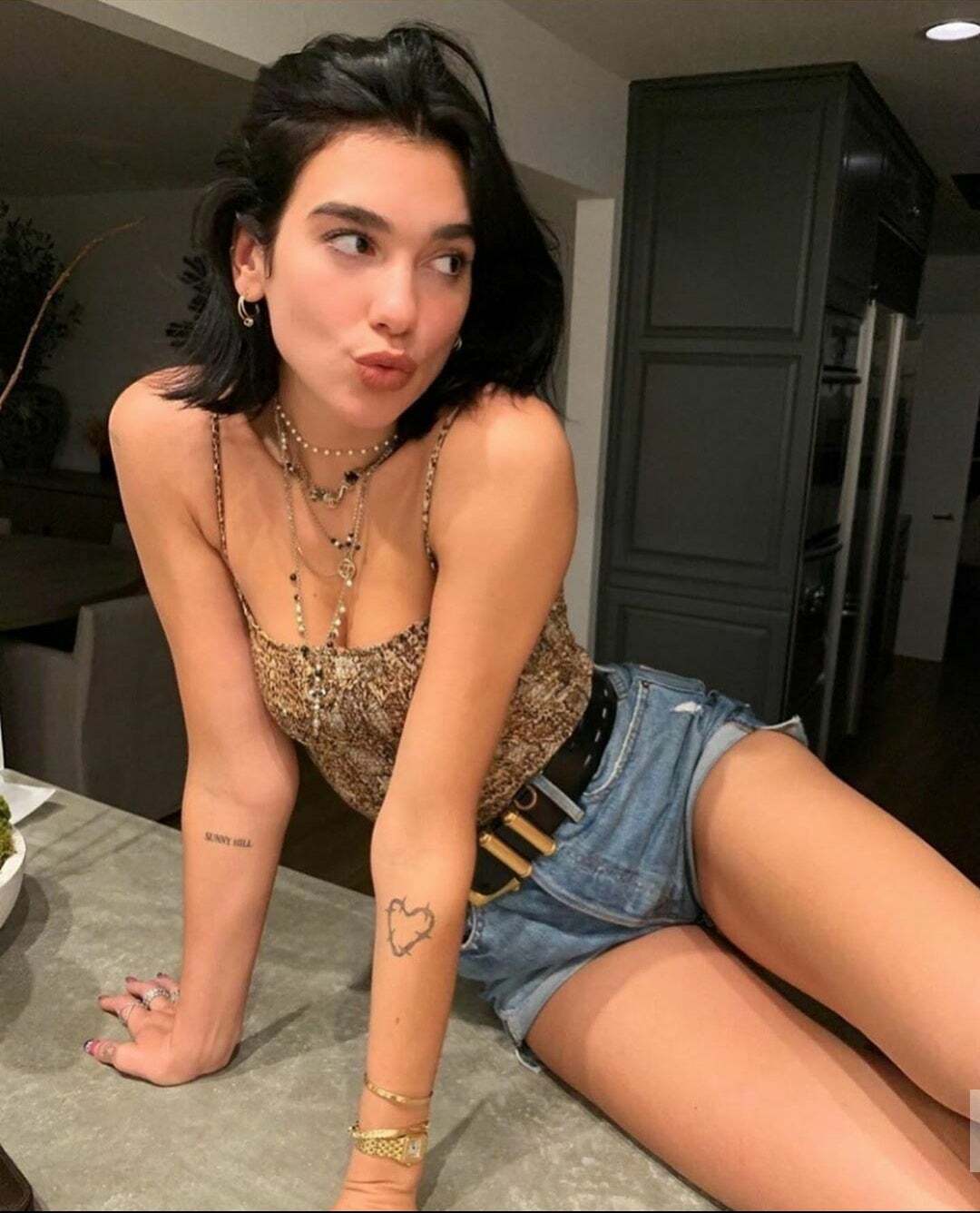 Dua Lipa makes me so hard that i have no choice but to grip and stroke. She's the perfect combination of sexy and cute that makes me want to bust 🤍👅