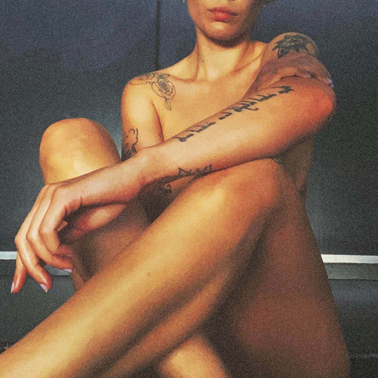 Halsey is my celeb crush for a lot of reasons but being a tease is absolutely one of them 🥵