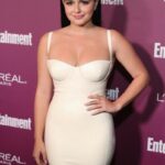 Ariel Winter would spend a lot of time on her knees using the phrase “Yes sir”