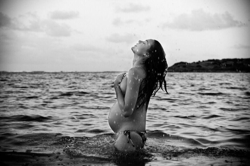 Odette Annable Topless (2 Pics)