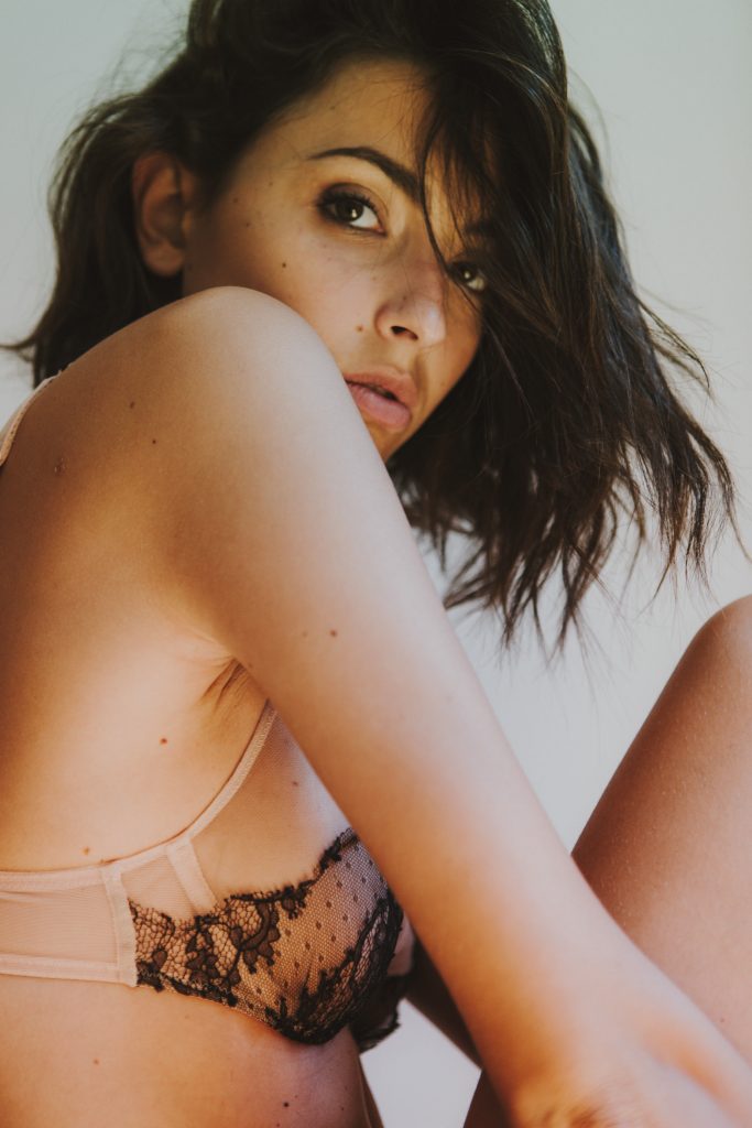 Erika Albonetti Sexy & Topless (13 New Photos)
